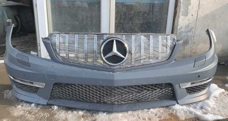 Бампер для Mercedes-Benz W204 Amg
